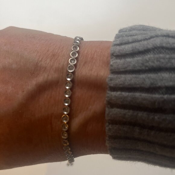 7" 18K White Gold Tennis Bracelet - Picture 6 of 10